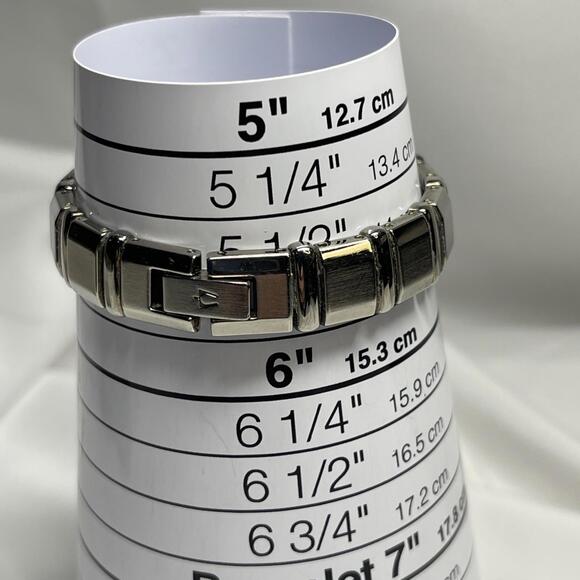 Bulova Classic 96L39 Black Dial Silver Tone Band Ladies Watch NEW Battery - Picture 7 of 7